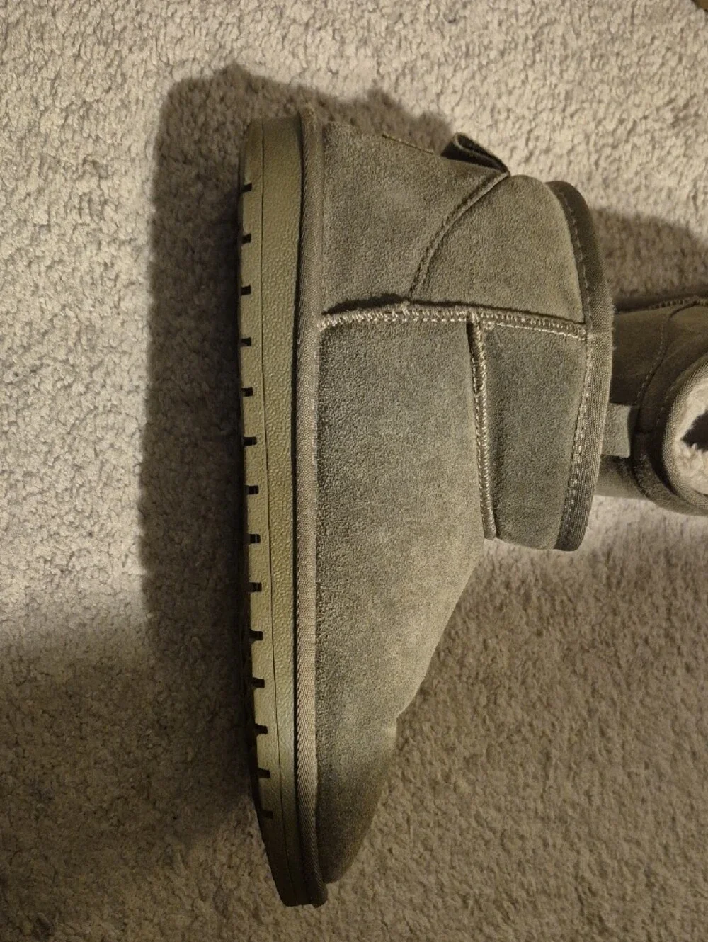 Cozy Women's Winter Ankle Boots in Olive Green